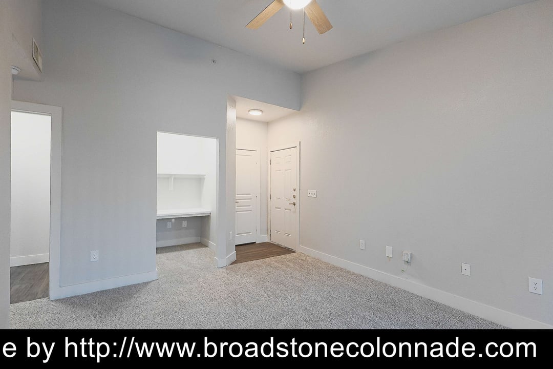 Broadstone Colonnade - 12